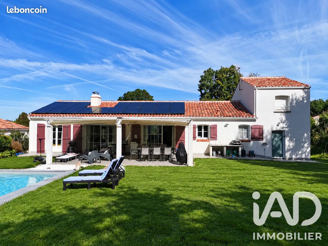Maison 8 pièces 165 m² · à Poiroux · 165 m² · 420 000 €