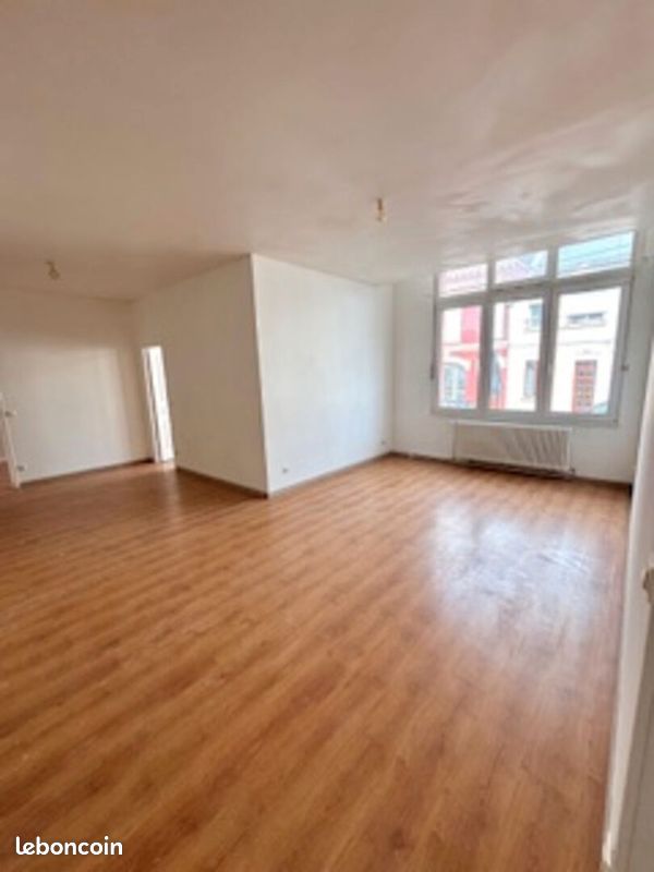 Appartement 4 pièce(s) 111 m²à louer Saint-quentin