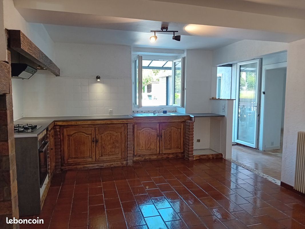 Appartement 4 pièces 90 m² · à Oloron-Sainte-Marie · 90 m² · 860 €/mois