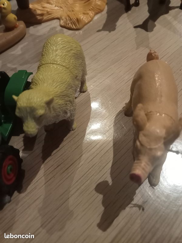 ANIMALS FARM, une banderille d'animaux et Tom, le tracteur (image 5)