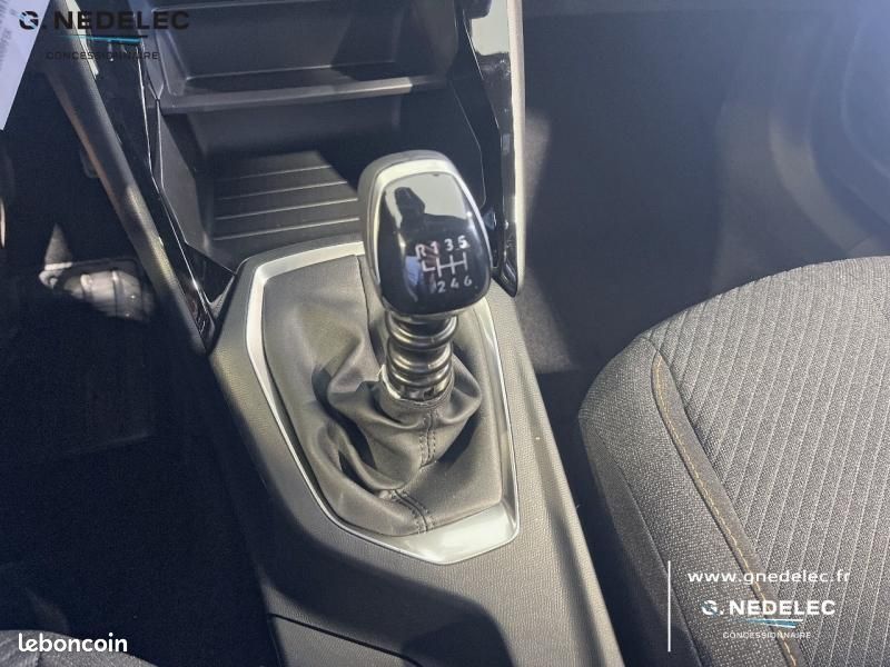 Peugeot 2008 1.2 Turbo 100ch Style (image 16)