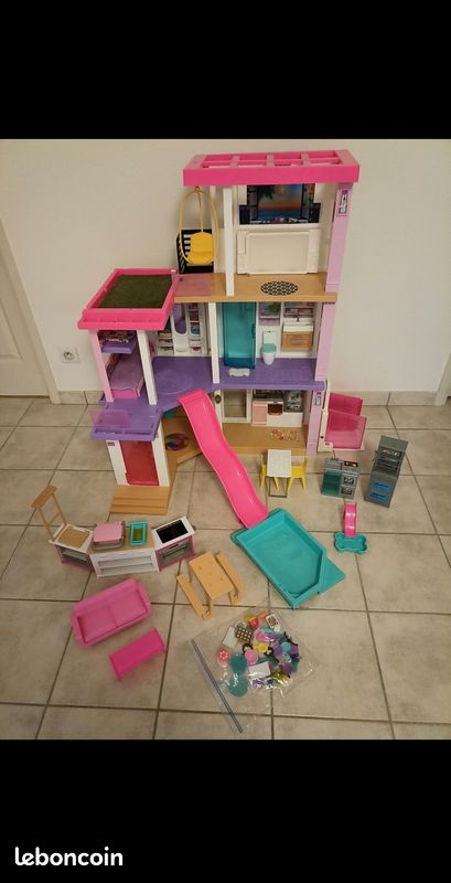 Maison de Barbie Dreamhouse (image 1)