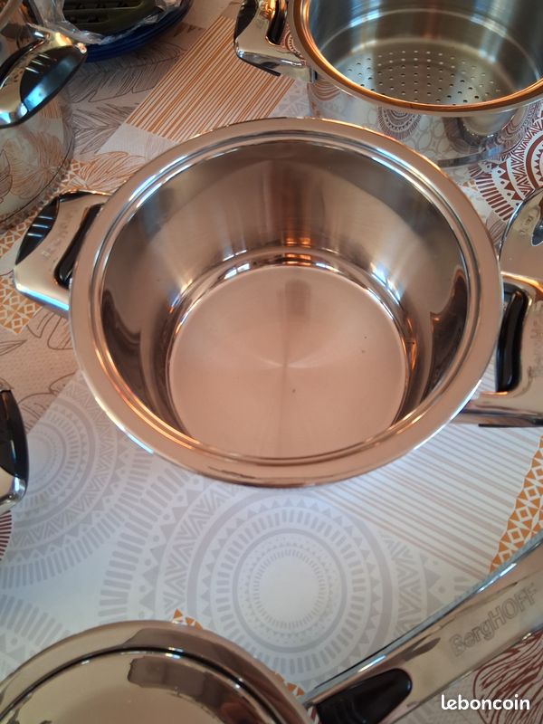 Batterie neuve de casseroles BERGHOFF 17 pièces tous feux valeur 1350 euros (image 4)