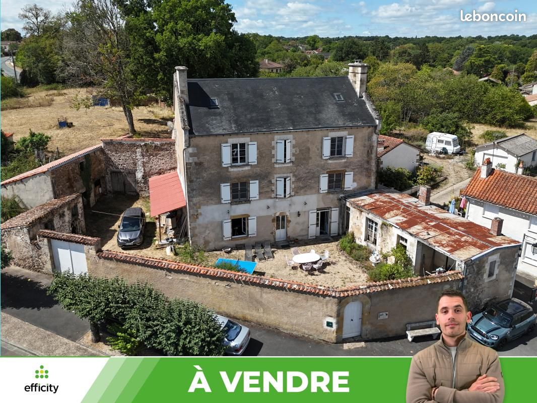 Maison 10 pièces 371 m² · à Availles-Limouzine · 371 m² · 175 000 €