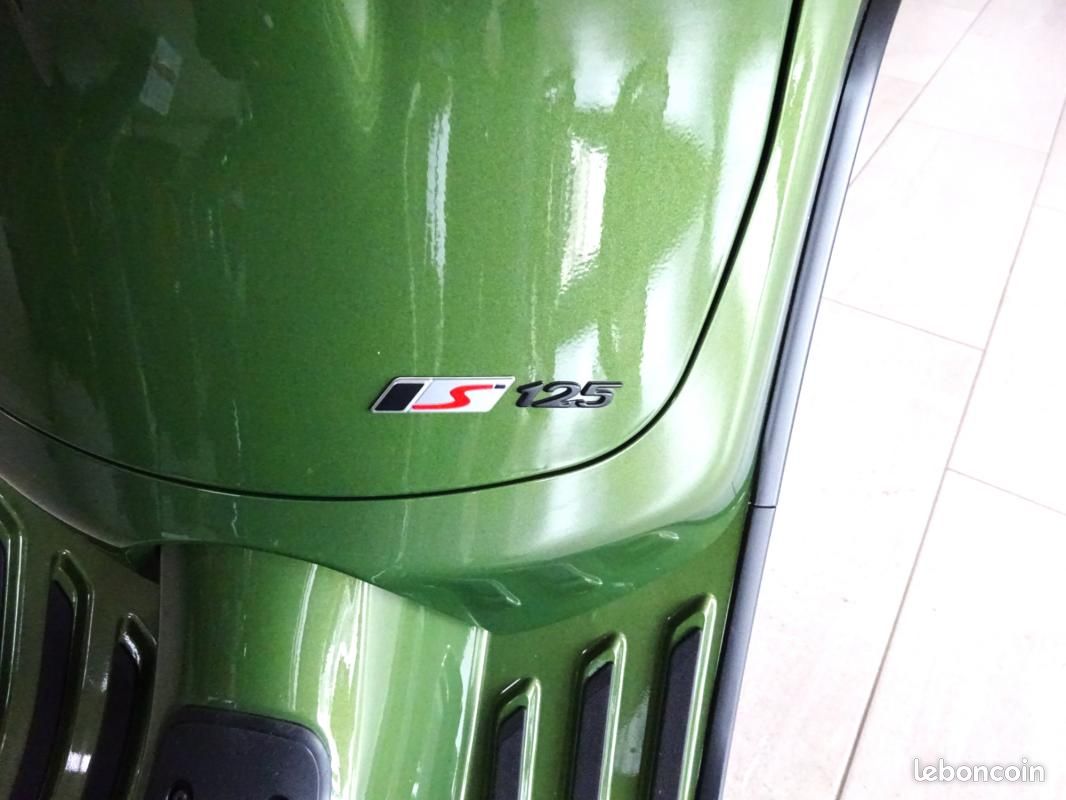 Vespa 125 SPRINT S VERT / 600 Euros D'ACCESSOIRES D'ORIG (image 9)