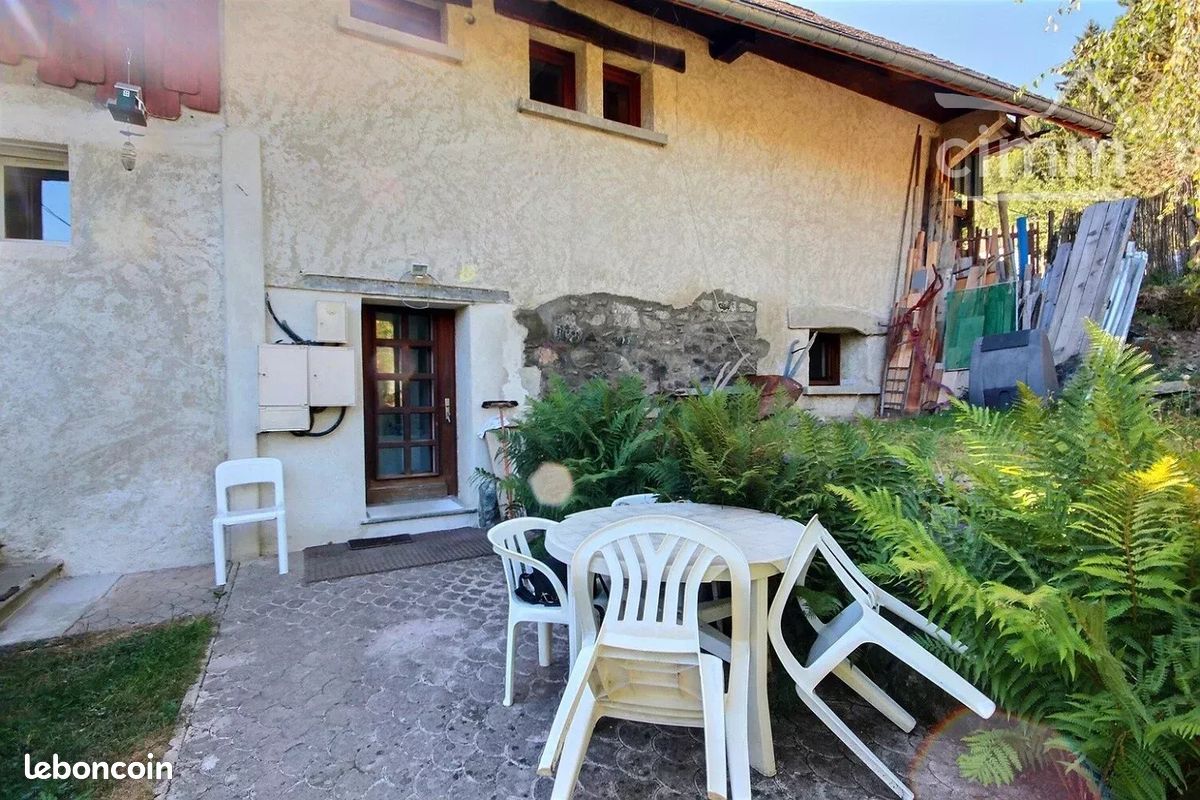 Appartement 1 pièce 28 m² · à Laval-en-Belledonne · 28 m² · 377 €/mois