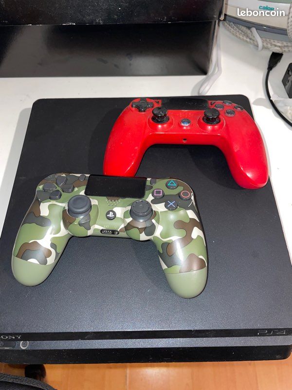 PlayStation 4 Slim (image 1)