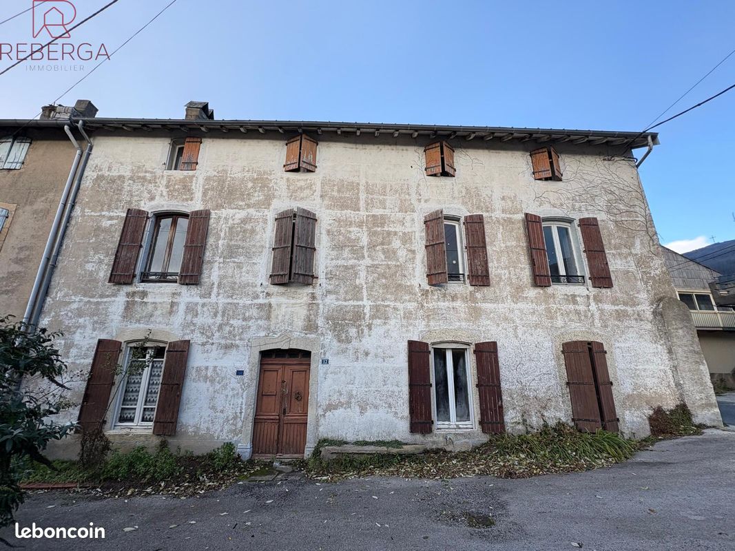 Maison 7 pièces 250 m² · à Labastide-Rouairoux · 250 m² · 89 000 €