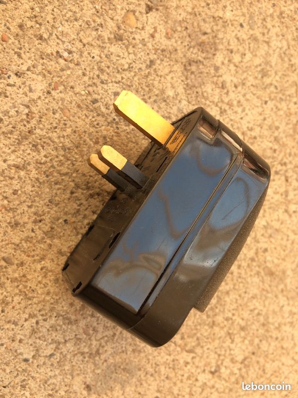 Adaptateur secteur Europe vers UK x1 (image 2)