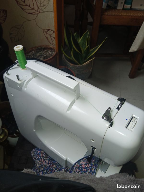 Machine a coudre (image 2)