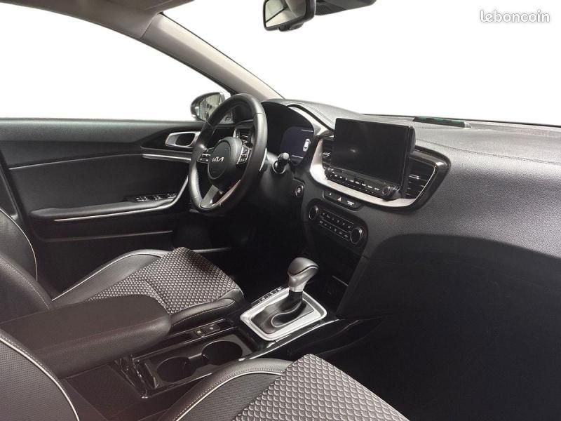Kia XCeed 1.6 GDi 105ch + Plug-In 60.5ch Black & White Edition DCT6 MY22 (image 12)