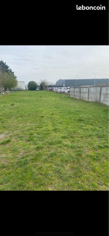 Terrain industriel · à La Chapelle-Saint-Mesmin · 180 000 €