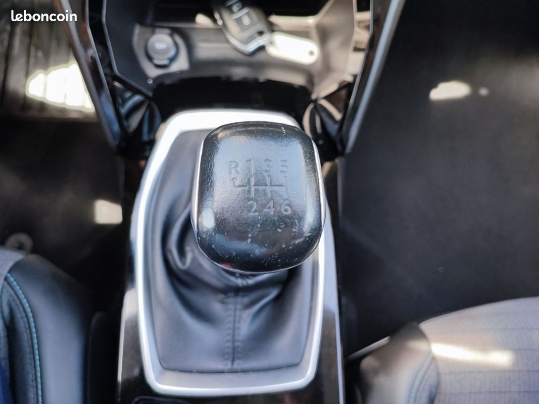 PEUGEOT 208 BlueHDi 100 SS BVM6 Allure (image 23)