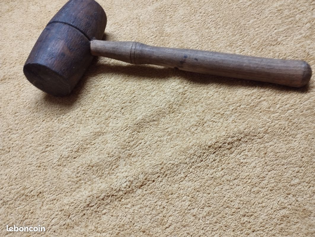 Marteau En Laiton Avec Manche En Bois - Outil Ancien Et Rare - Réf. 11322
