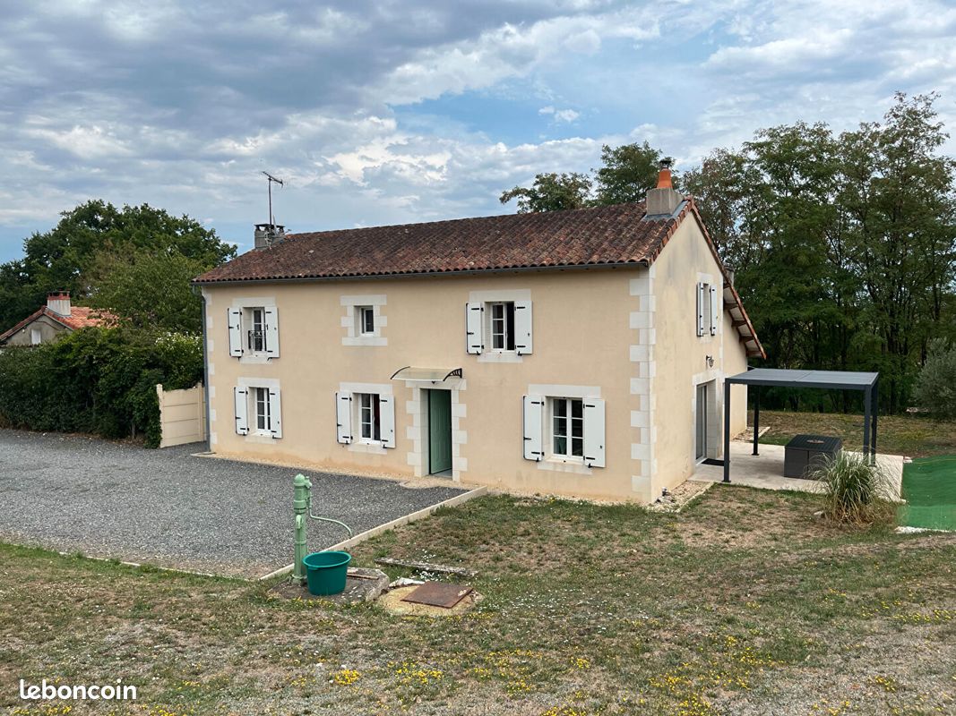Maison 5 pièces 140 m² · à Moussac · 140 m² · 182 500 €