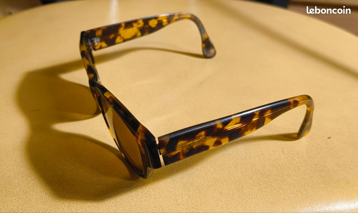 Lunettes De Soleil Façonnable Pour Femme - Monture Noire - Neuves Avec étiquettes