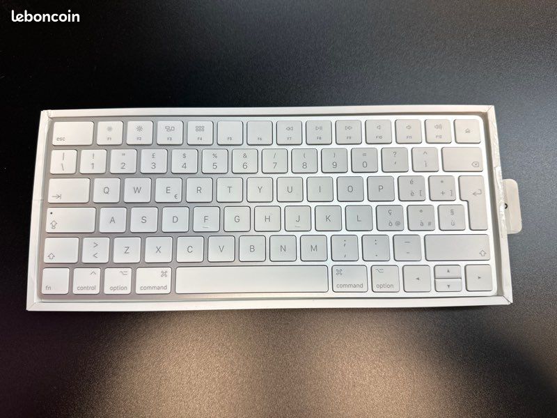 Apple Magic Keyboard sans touch ID (image 1)