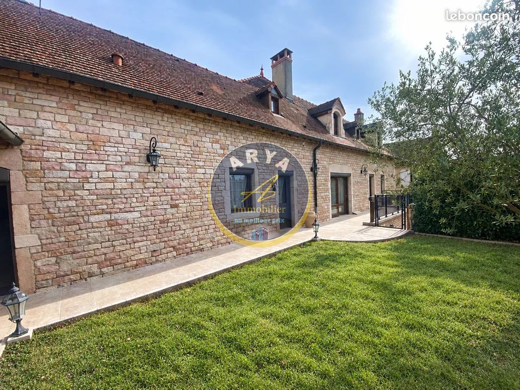 Maison 8 pièces 250 m² · à Nuits-Saint-Georges · 250 m² · 699 800 €