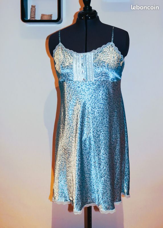 Nuisette Vintage «Souple» Satinée Bleu Brillant, Taille 46-48, Brodée, 100% Polyamide, France