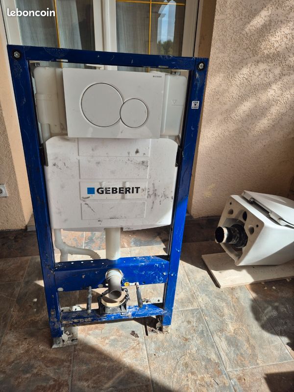 Toilette suspendue (image 1)