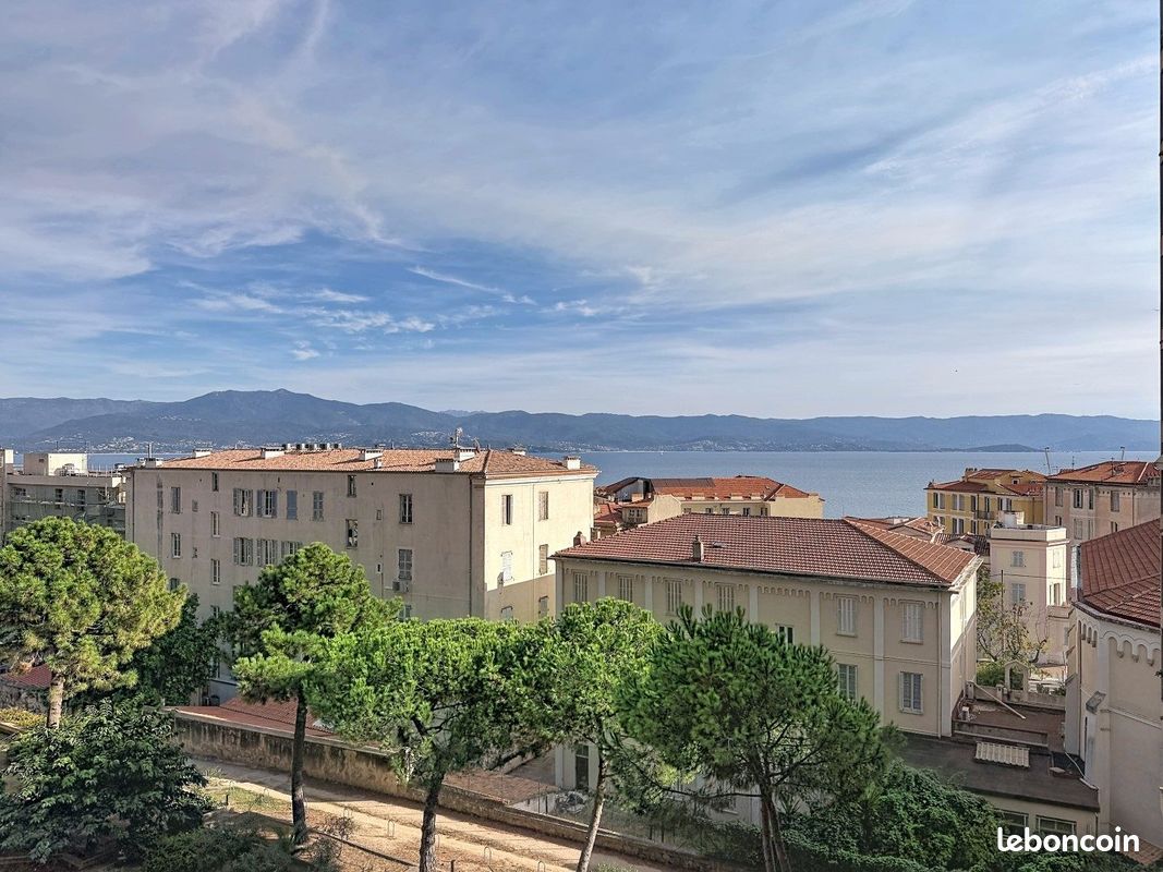 Appartement 4 pièces 106 m² · à Ajaccio · 106 m² · 2 500 €/mois