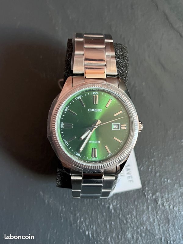 Casio MTP green dial (image 1)