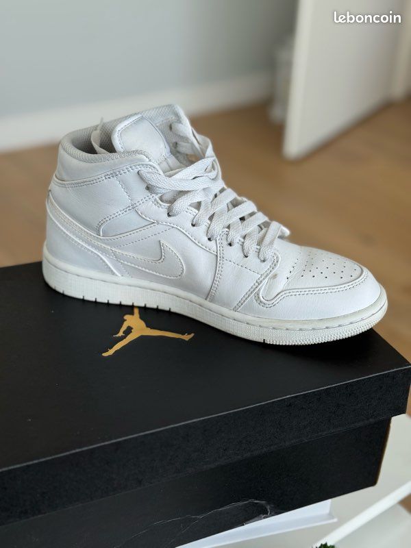 Mid Triple White Air Jordan Mid Blanche Air Jordan Mid Blanc