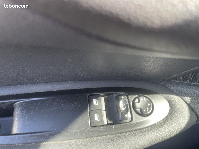 Citroen C4 1.6 HDI 90 FAP VITAMINE II (image 13)