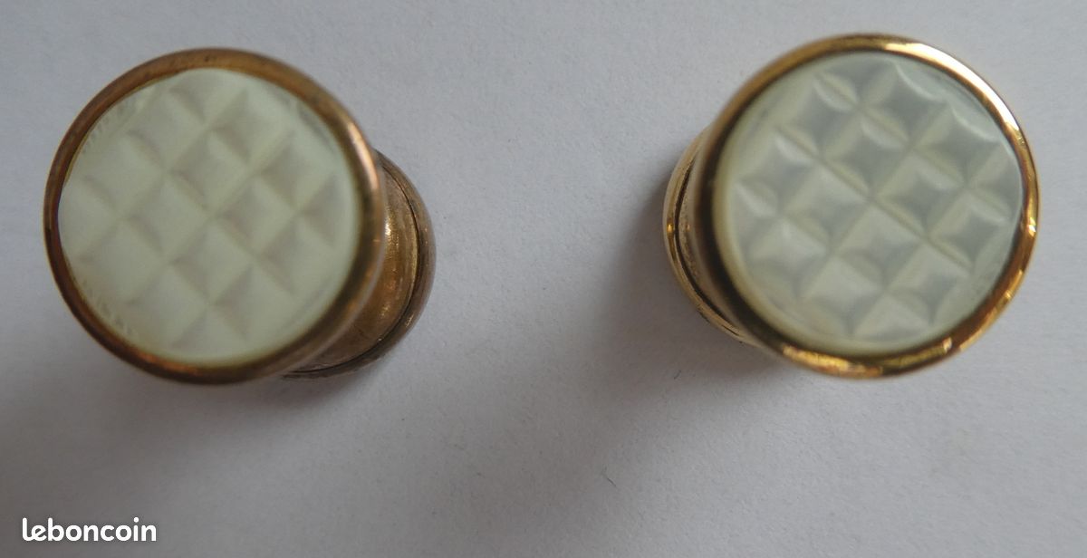 Boutons de manchette vintage en nacre : tenues de soirée du milieu du siècle - France