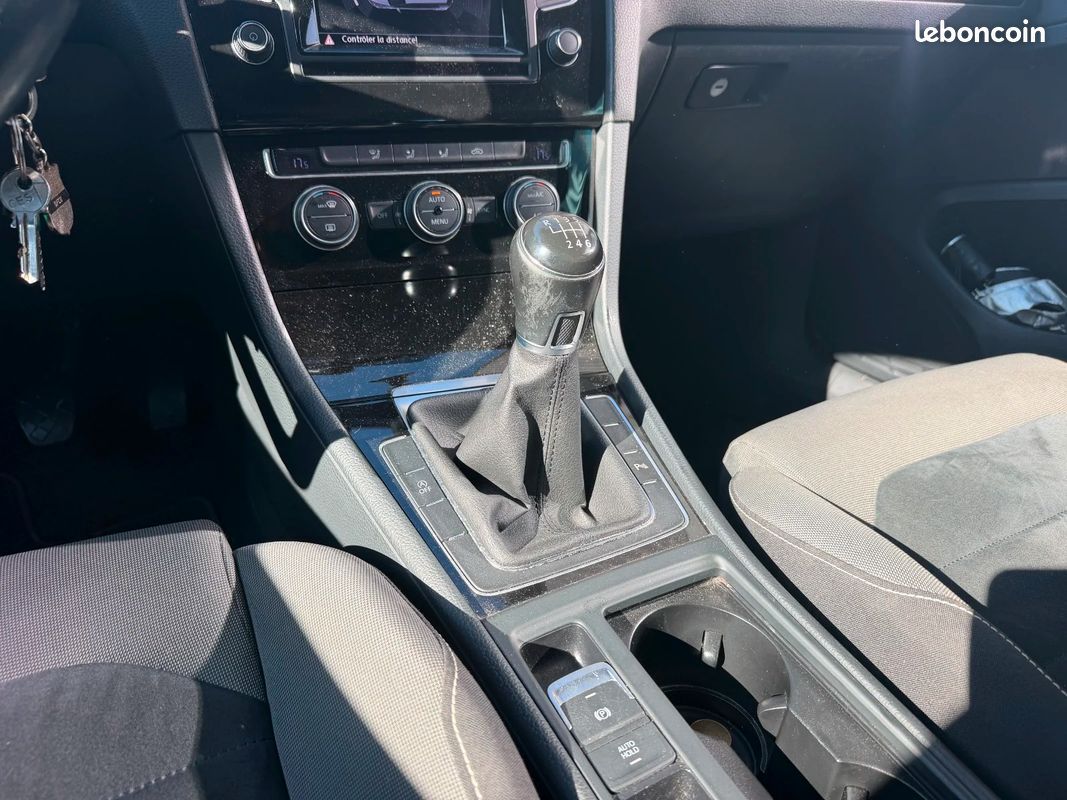 VOLKSWAGEN GOLF 7 2.0 TDI 150 ch BlueMotion Technology Carat avec GPS / RÉGULATEUR / RADAR AVANT ET ARRIÈRE (image 12)