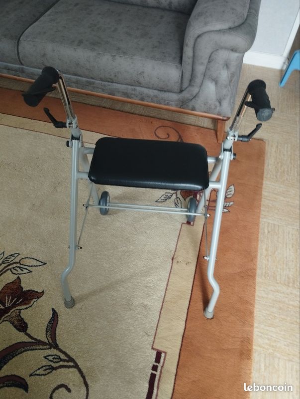 Déambulateur neuve servi 1 à 2 pas plus (image 2)