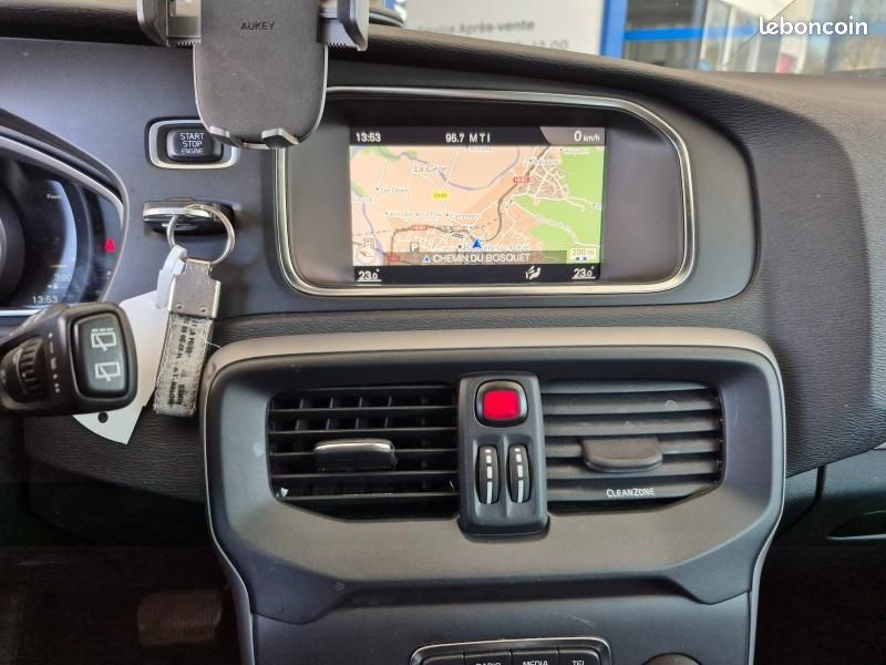Volvo V40 D2 120ch Momentum Business Geartronic (image 20)
