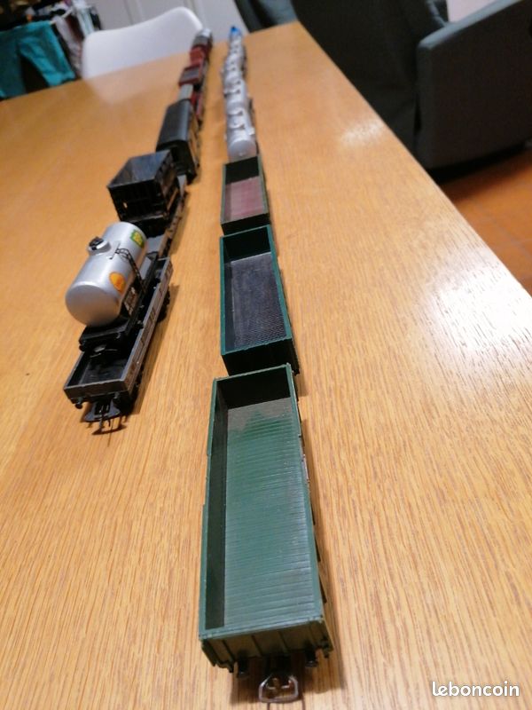 Lot 17 wagons miniatures de marque Jouef (image 5)