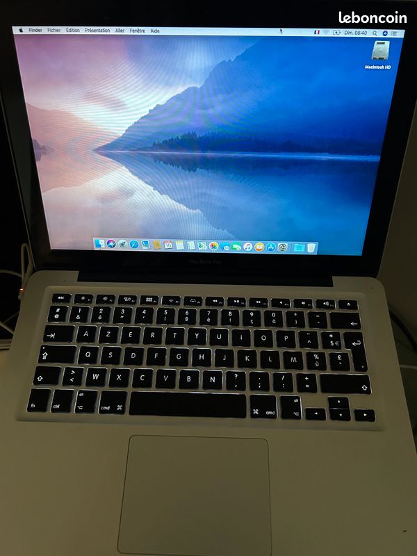 MacBook (image 1)