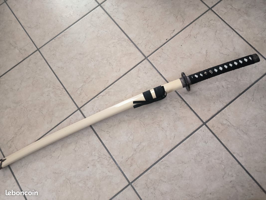 Katana décoratif parfait état (image 2)
