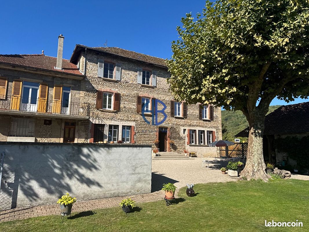 Maison 12 pièces 343 m² · à Colombe · 343 m² · 674 000 €