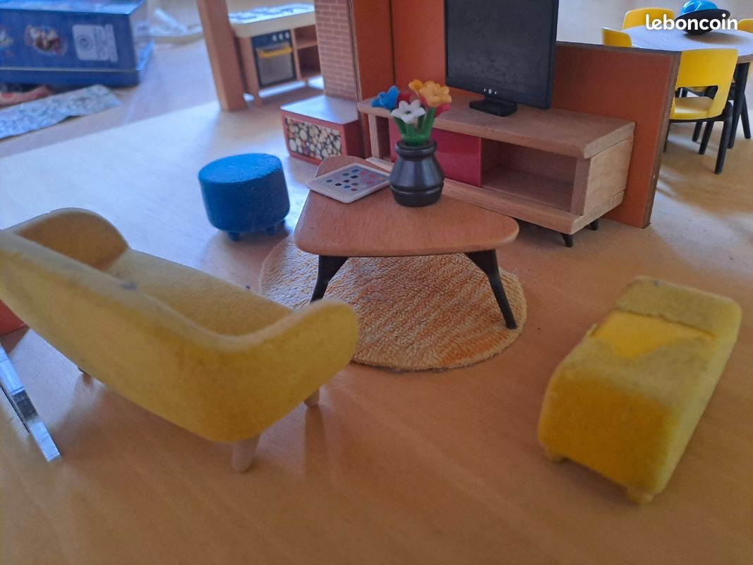 Maison colour house de djeco
À partir de 4 ans
Parfait état 
Vendue avec les accessoires présents sur la photo
Collection Mon petit home (image 5)