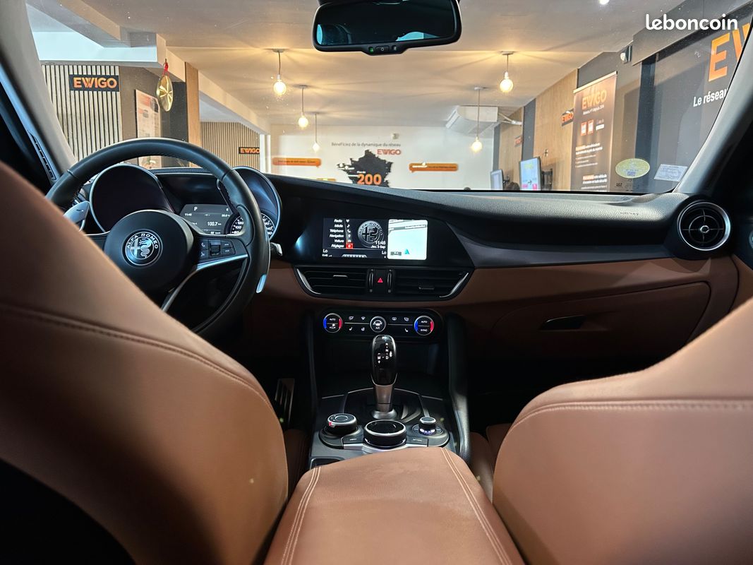 ALFA ROMEO GIULIA 2.2 210ch Q4 BVA – TOIT OUVRANT + ENTRETIEN COMPLET CONSTRUCTEUR (image 27)