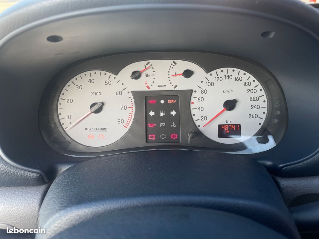 RENAULT CLIO 3.0 V6 Sport (image 22)