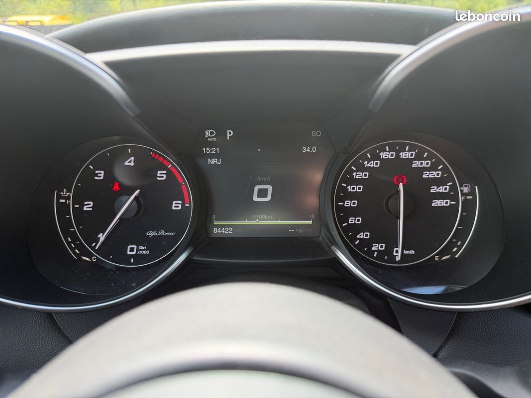 ALFA ROMEO GIULIA 2.2 JTD 180 LUSSO AT 180Ch Garantie 12 mois (image 10)