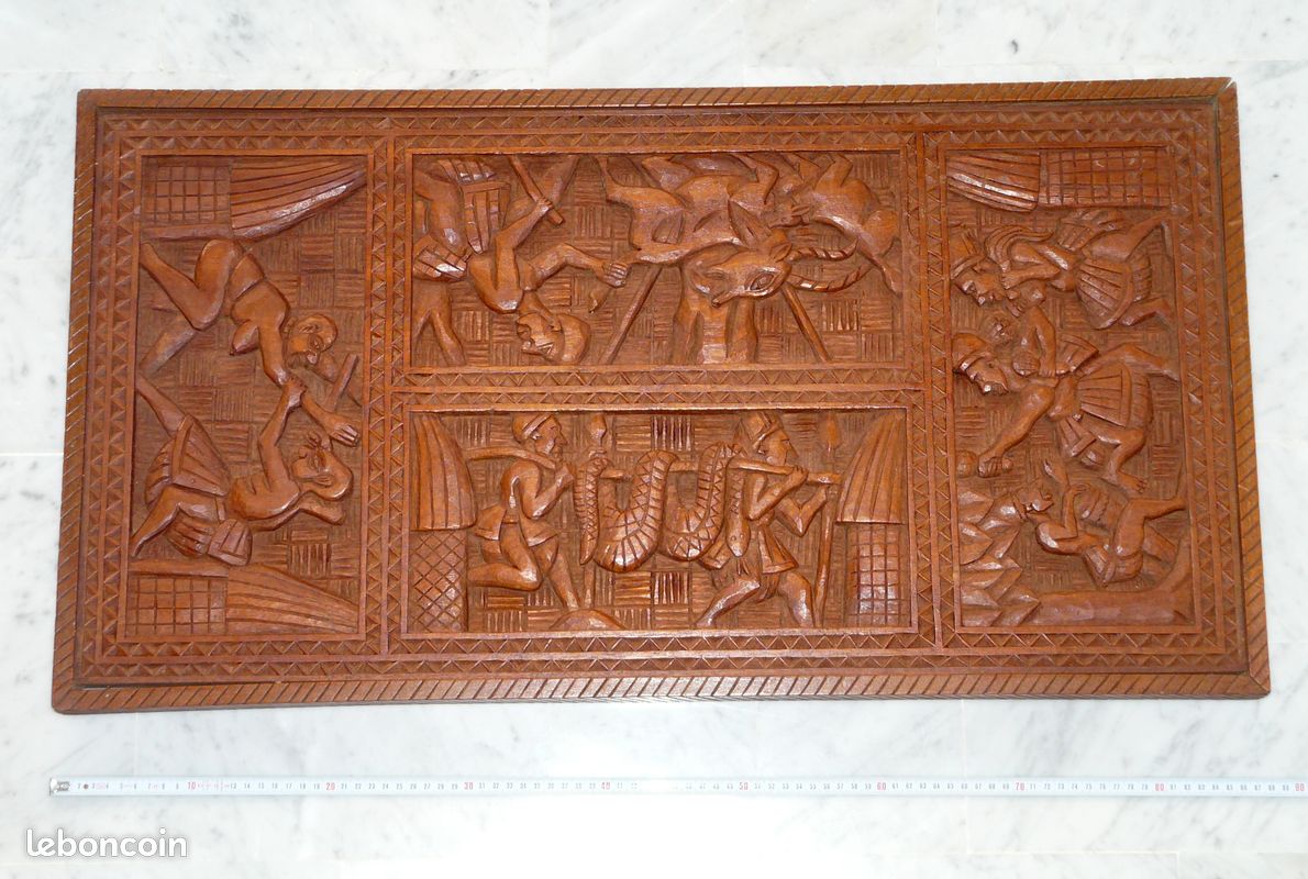 15 Pions De Jeu Blancs Sculptés En Bois, Thème Afrique, état Correct