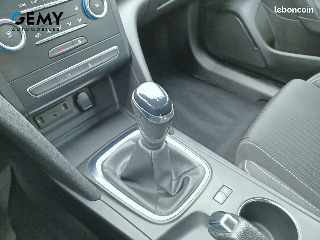 RENAULT Mégane IV Berline Blue dCi 115 Business (image 17)