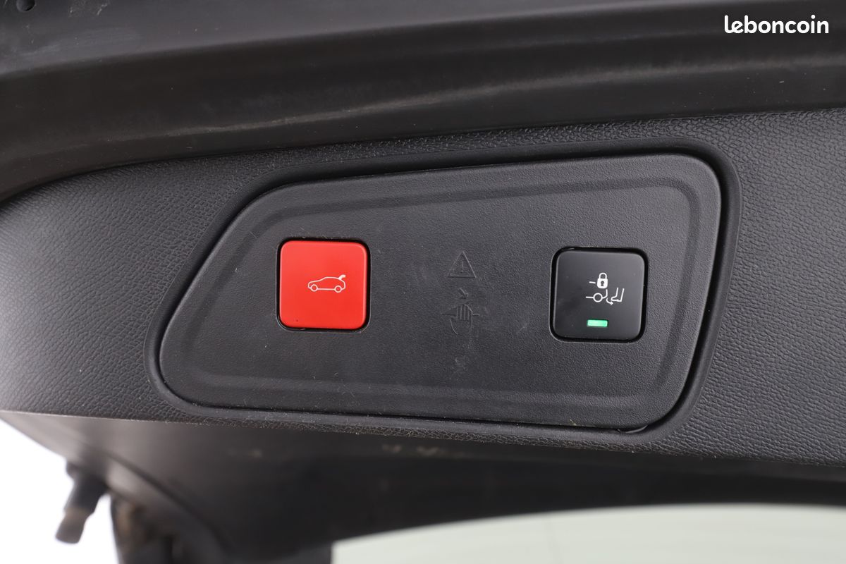 Peugeot 3008 1.6 Hybrid4 GT e-EAT8 300 ch (image 16)