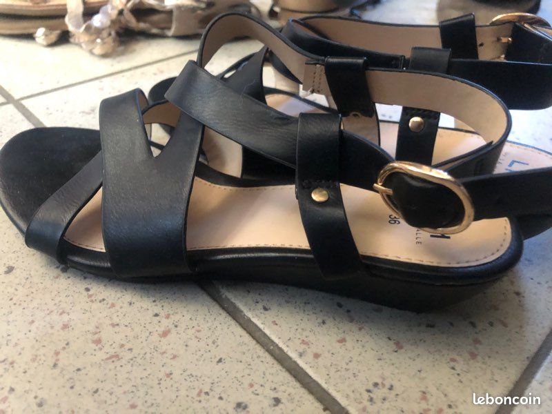 Sandales Noires à Lanières - Taille 36 EU - Neuves Avec Boîte - Synthétique