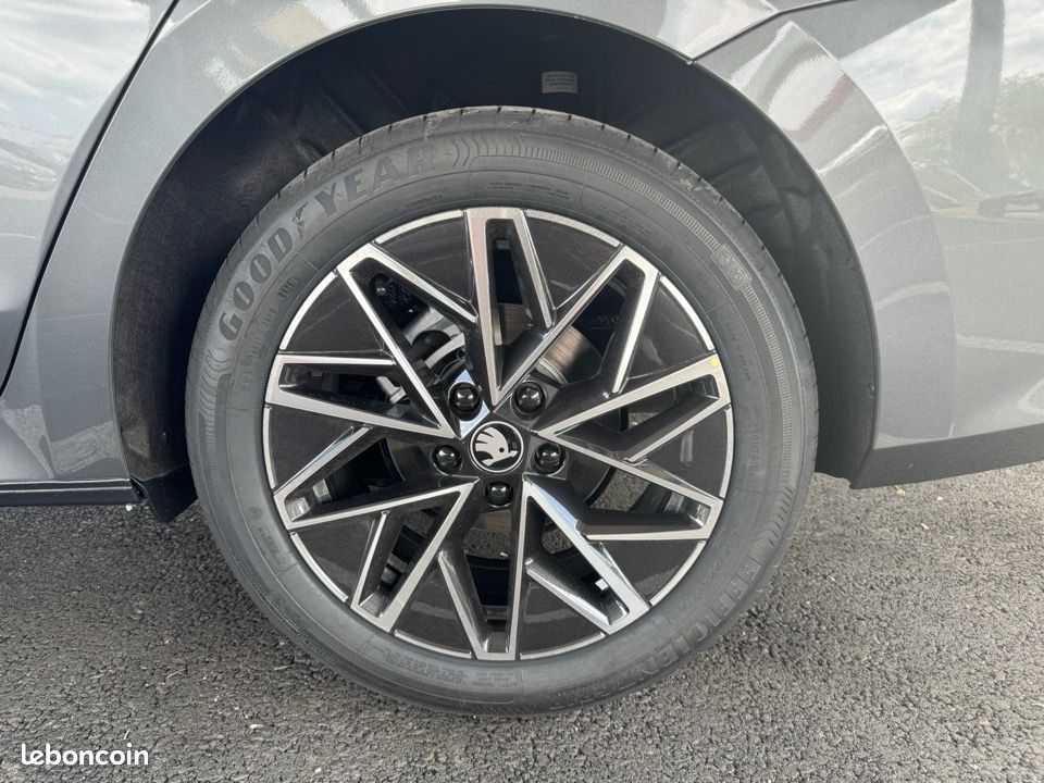 Skoda OCTAVIA COMBI 2.0 TDI SCR 150CH SELECTION DSG7 (image 20)
