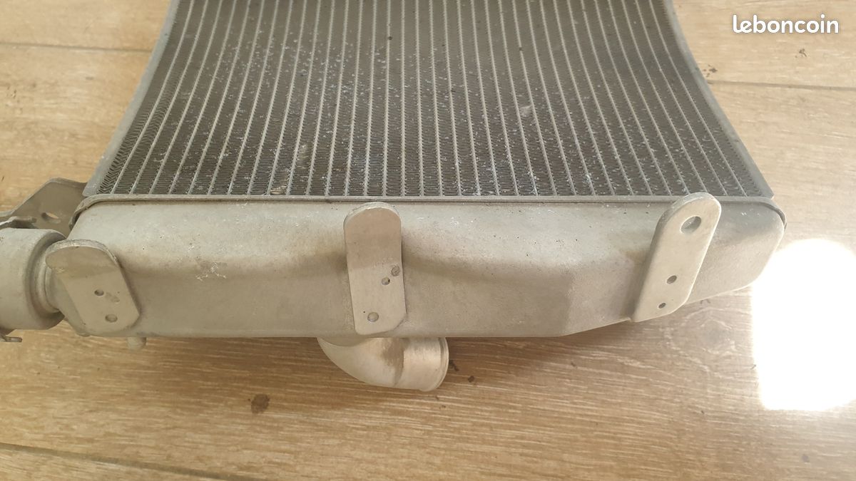Radiateur 1000 gsx-s suzuki 2017 bon état (image 3)