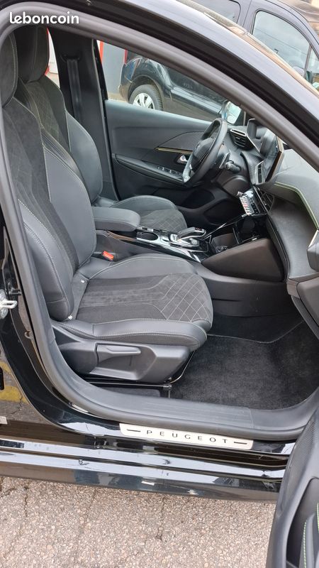 VENDS PEUGEOT GT 208 II 130cv EAT8 S&S (image 4)