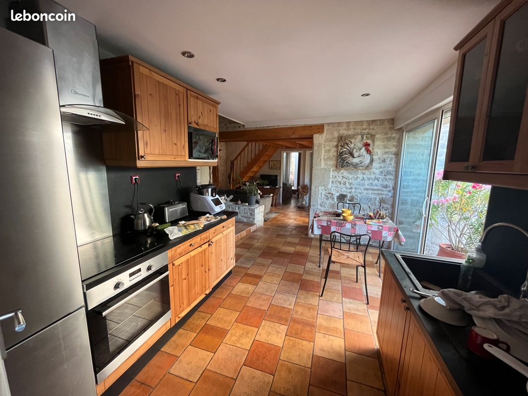 Maison 9 pièces 200 m² · à Jonzac · 200 m² · 235 000 €