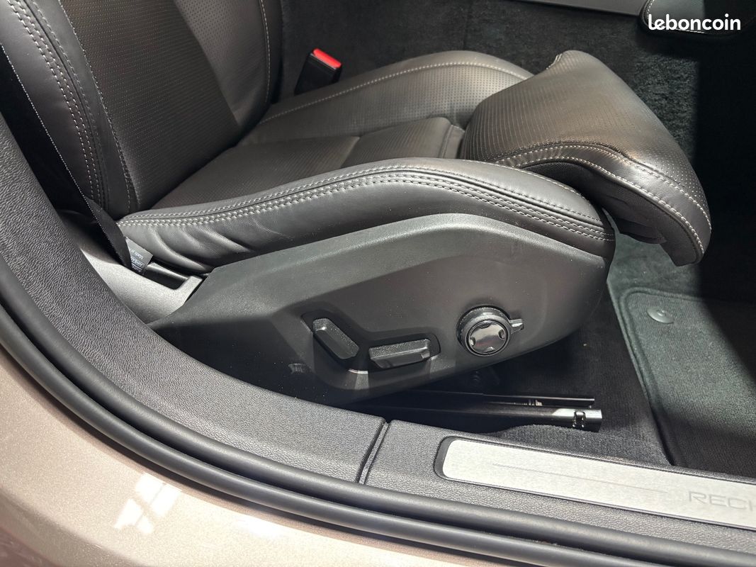 VOLVO V60 T6 AWD Hybride Recharge 253 ch + 145 ch Geartronic 8 Ultimate - SUIVI COMPLET VOLVO / ORIGINE FRANCE (image 33)