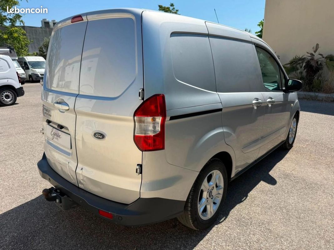 Ford Transit Courier 1.5 EcoBlue 100ch Carplay - Attelage - Pneus AR Neuf - Historique COMPLET (image 3)